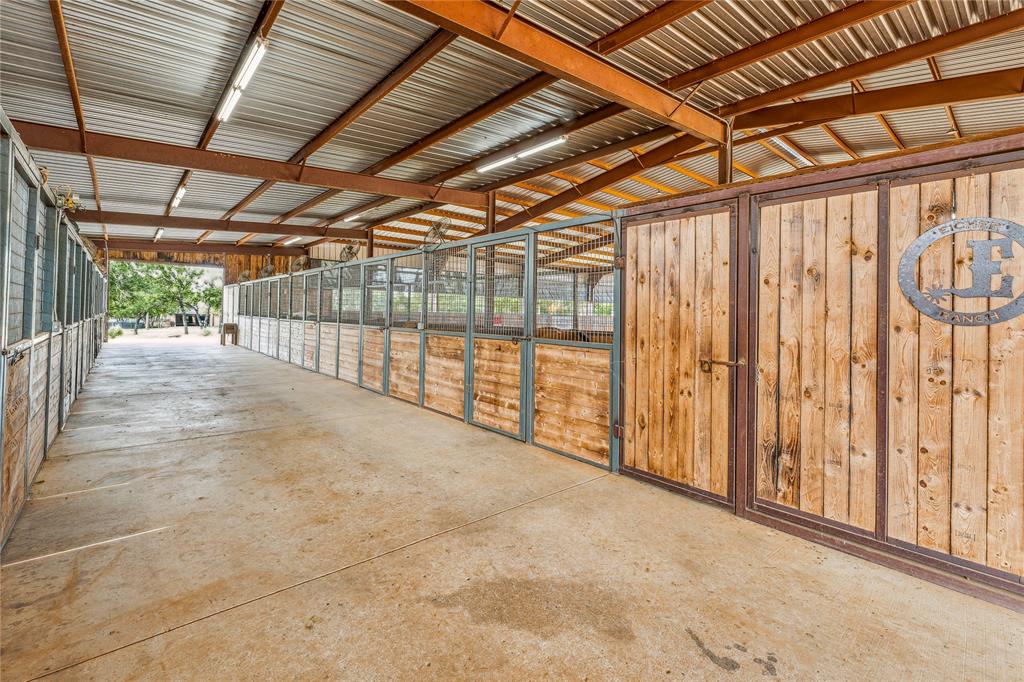 3113 Rock Creek Road Mineral Wells, TX 76067 - Photo 5 of 37