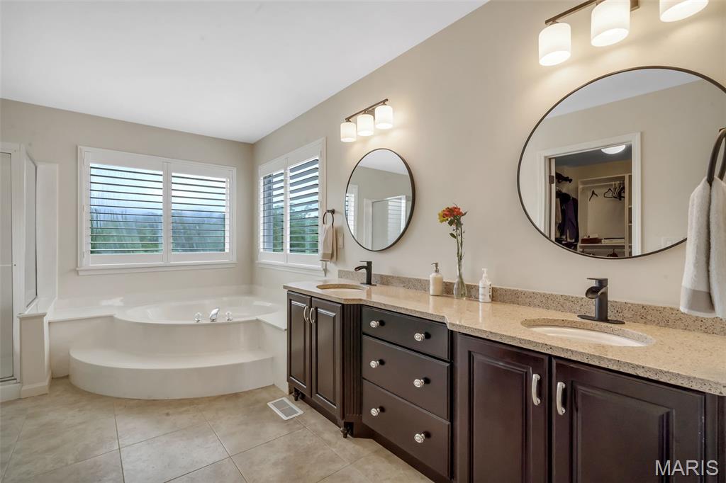 519 Castle Ridge Drive Ballwin, MO 63021 - Photo 23 of 46