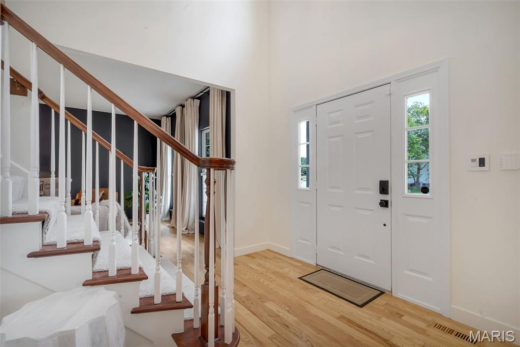 519 Castle Ridge Drive Ballwin, MO 63021 - Photo 4 of 46