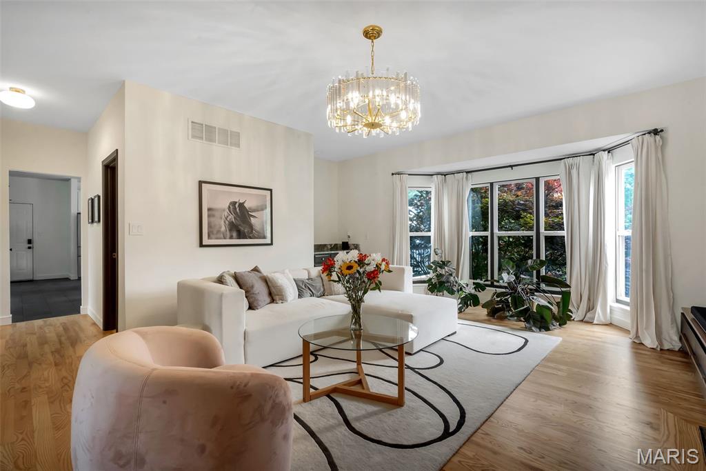 519 Castle Ridge Drive Ballwin, MO 63021 - Photo 9 of 46