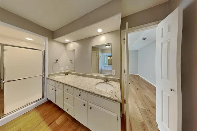 $2,345 | 220 Meadowhill Drive, Benbrook, TX 76126