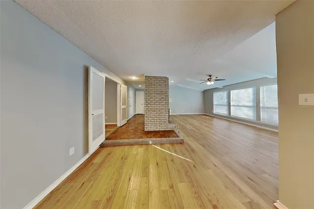 $2,345 | 220 Meadowhill Drive, Benbrook, TX 76126