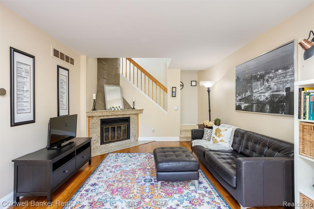 22353 Peach Tree Novi, MI 48375 - Photo 9 of 35