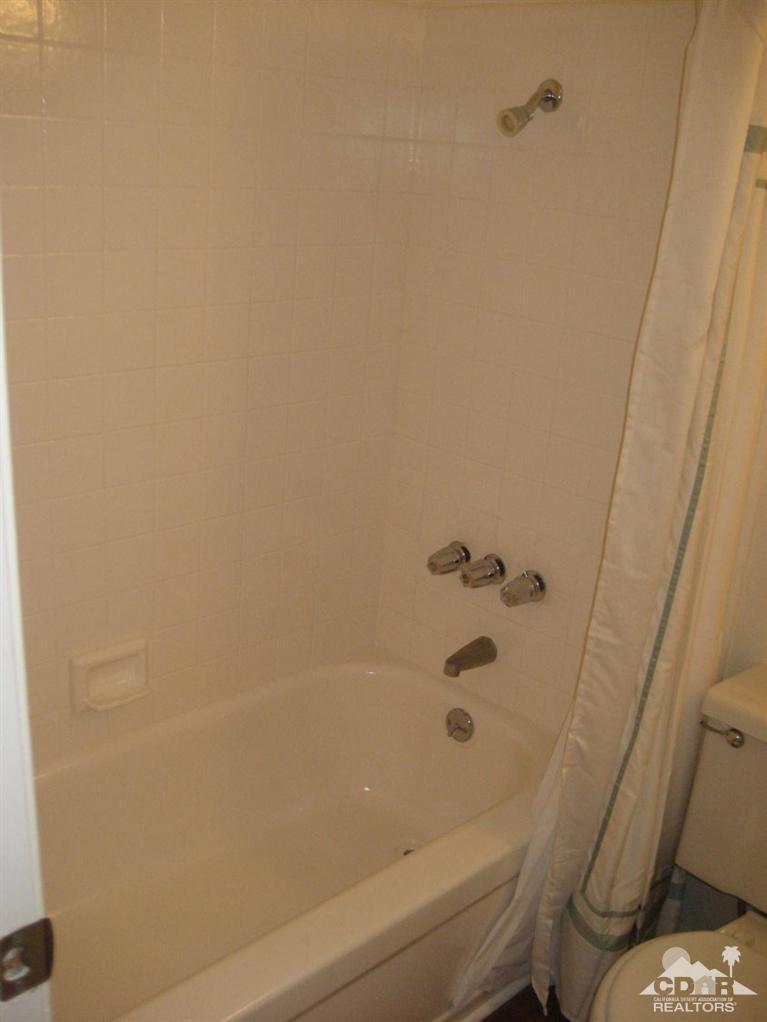 72694 Eagle Road, Unit 3 Palm Desert, CA 92260 - Photo 13 of 35 a bathroom with a bathtub