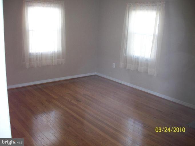 12106 Selfridge Road Silver Spring, MD 20906 - Photo 2 of 12 Living Room