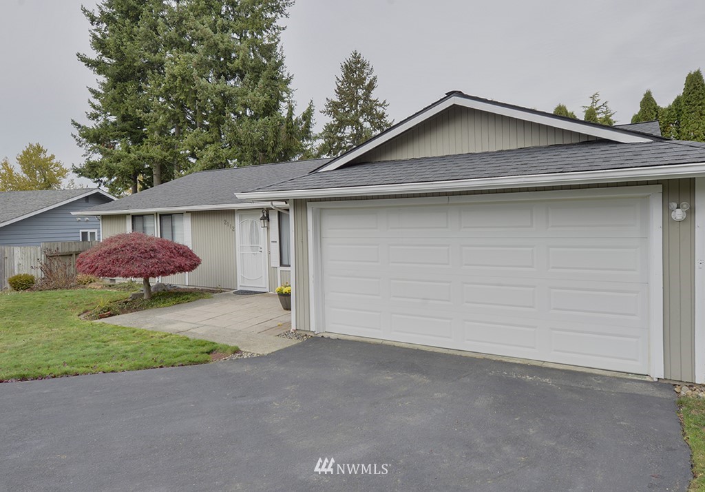 2112 Southeast 20th Court Renton, WA 98055 - Photo 2 of 23 Gallery Image 2
