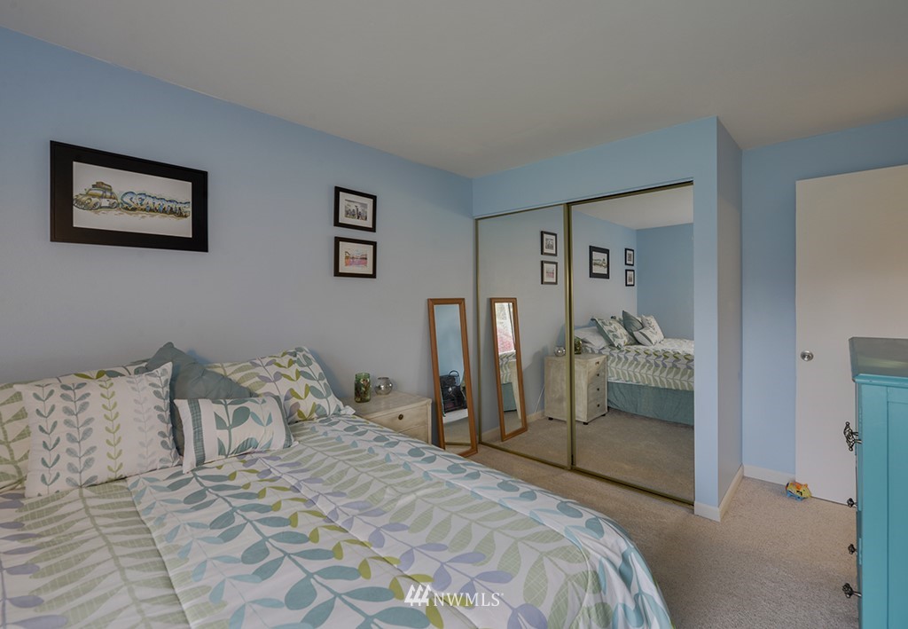 2112 Southeast 20th Court Renton, WA 98055 - Photo 11 of 23 Gallery Image 11