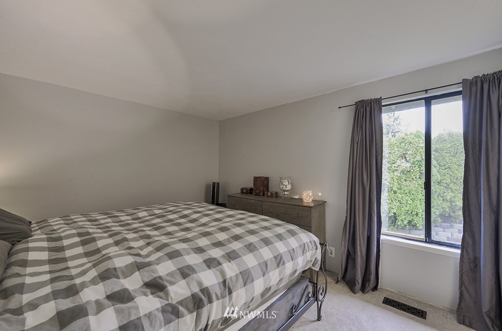 2112 Southeast 20th Court Renton, WA 98055 - Photo 15 of 23 Gallery Image 15