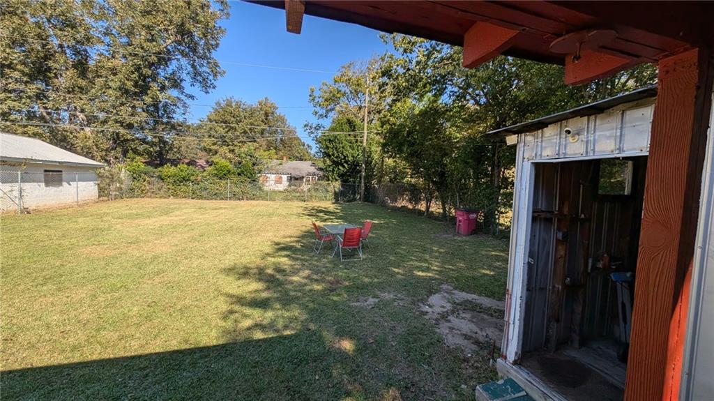 541 Lynmore Circle Macon, GA 31206 - Photo 16 of 18 a view of a backyard of the house