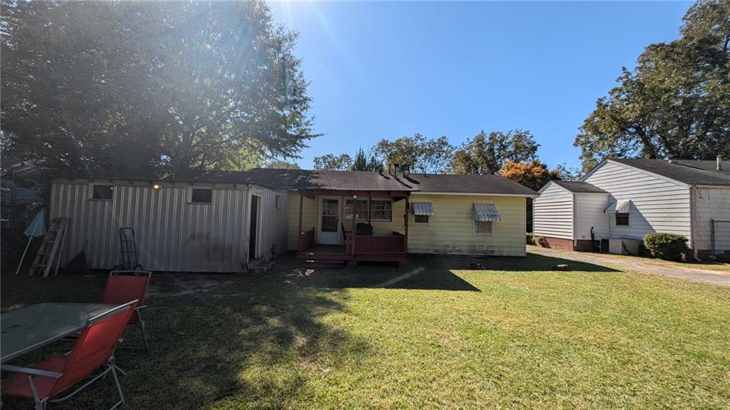541 Lynmore Circle Macon, GA 31206 - Photo 17 of 18 a view of a house with backyard and sitting area