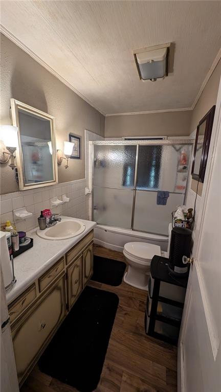 541 Lynmore Circle Macon, GA 31206 - Photo 10 of 18 a bathroom with a sink and a mirror