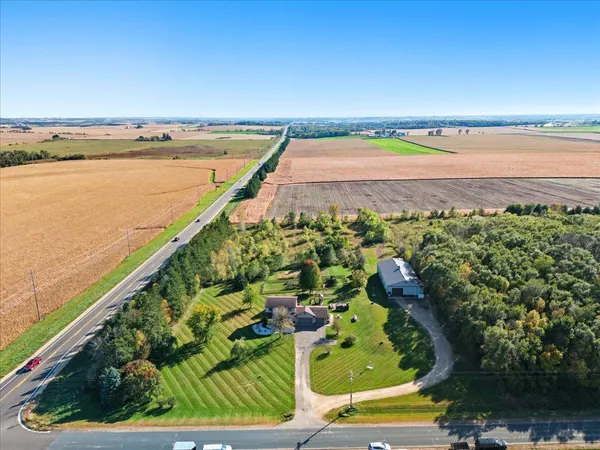 $685,000 | 1295 110th Avenue, Roberts, WI 54023