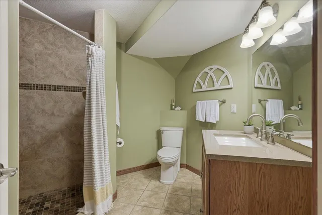 $699,900 | 1295 110th Avenue, Roberts, WI 54023