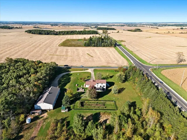 $699,900 | 1295 110th Avenue, Roberts, WI 54023