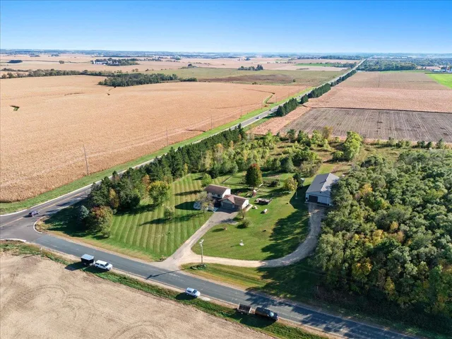 $699,900 | 1295 110th Avenue, Roberts, WI 54023