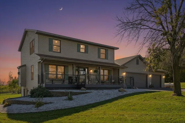 $699,900 | 1295 110th Avenue, Roberts, WI 54023