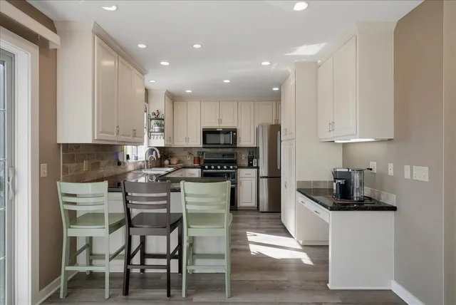 $699,900 | 1295 110th Avenue, Roberts, WI 54023