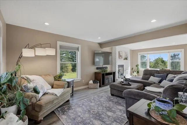 $699,900 | 1295 110th Avenue, Roberts, WI 54023