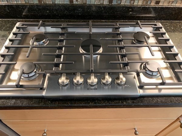 3 Dansereau Place, Unit 3 Middleton, MA 01949 - Photo 19 of 34 a close view of stove