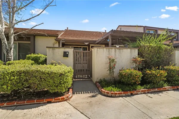 $400,000 | 24662 Golfview Drive, Valencia, CA 91355