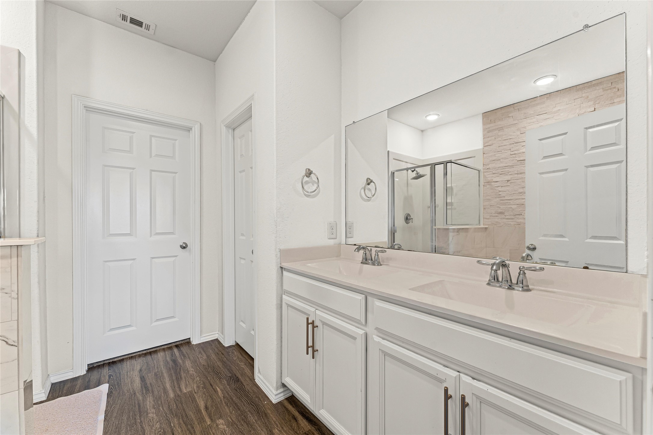 5826 Savanna Pasture Road Katy, TX 77493 - Photo 21 of 45 a bathroom with a sink and a mirror with bathtub