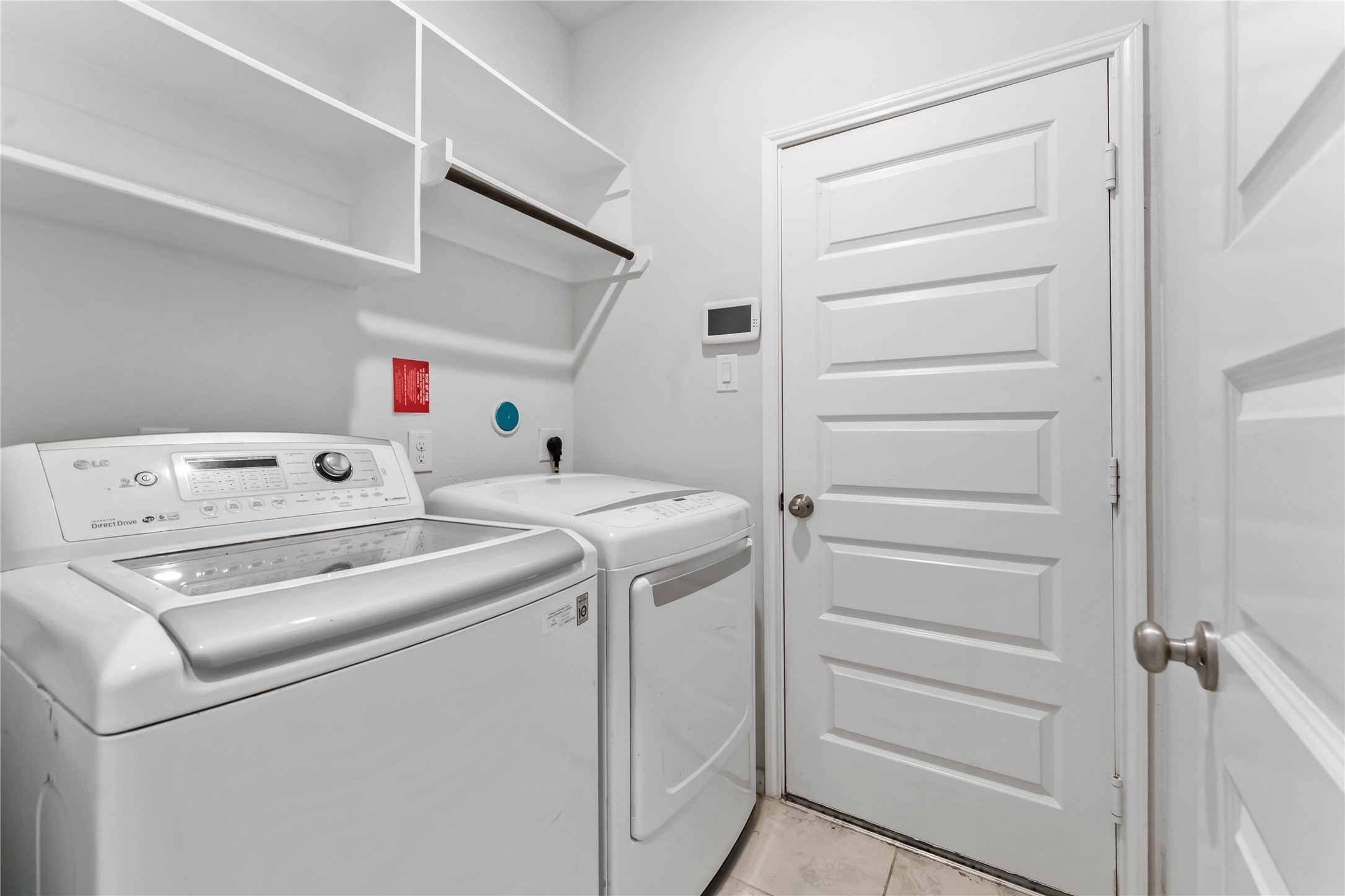 2425 Temple Crag Drive Rosharon, TX 77583 - Photo 17 of 20 Washer and dryer included