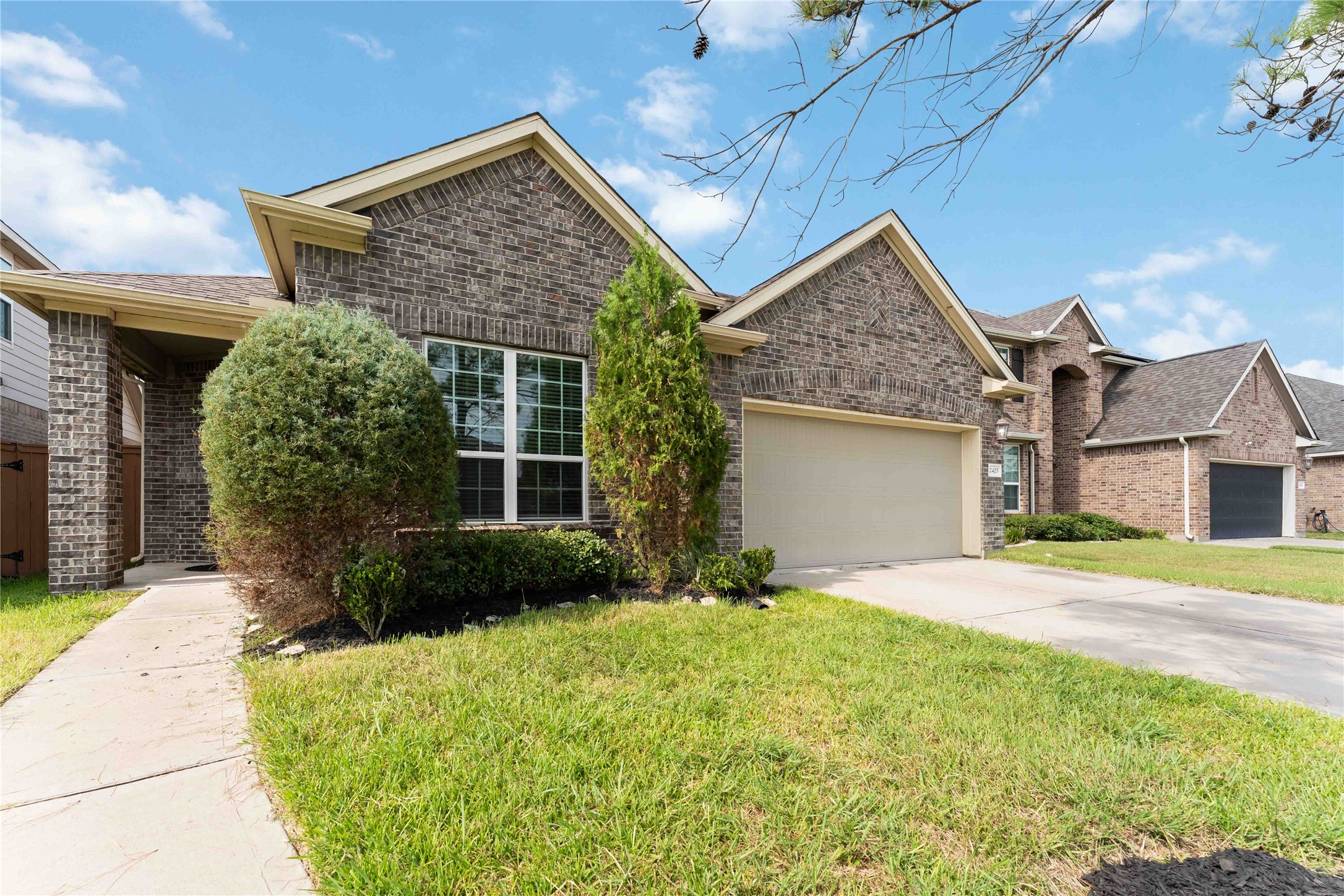 2425 Temple Crag Drive Rosharon, TX 77583 - Photo 2 of 20 Beautiful curb appeal – built in 2019