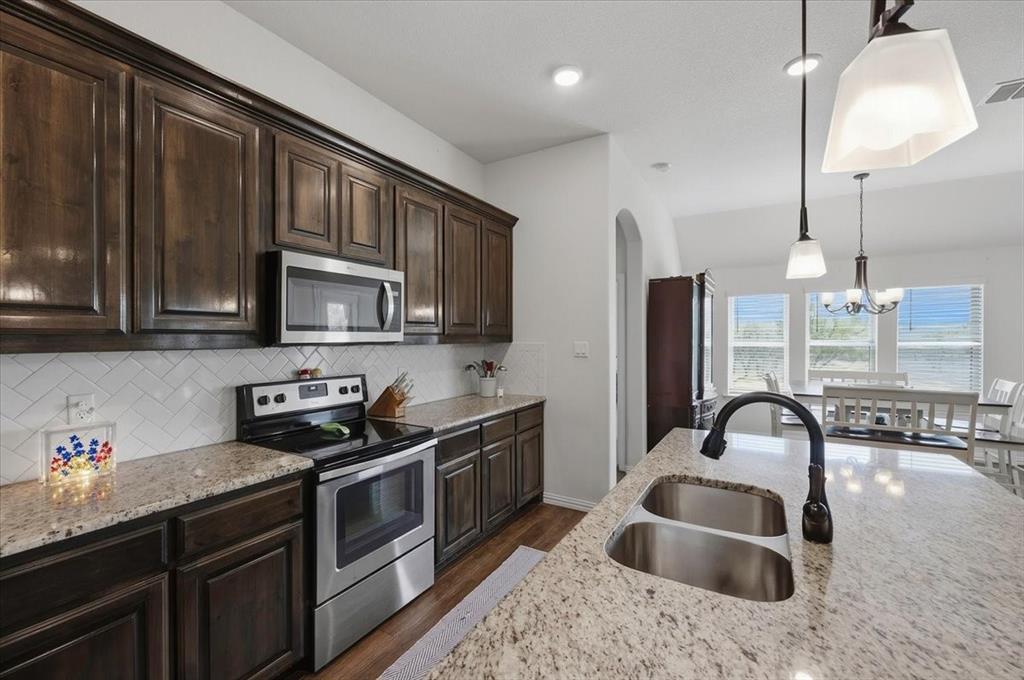 122 Post Oak Way Weatherford, TX 76087 - Photo 9 of 40 Gallery Image 9