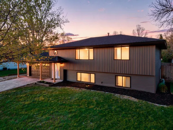 $424,899 | 1600 Roosevelt Drive, Northfield, MN 55057