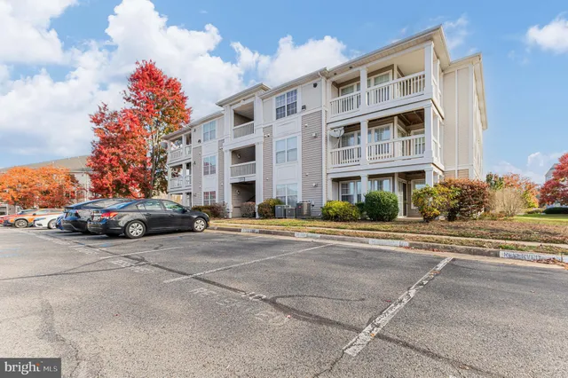 $320,000 | 8091 Lacy Drive, Unit 201, Manassas, VA 20109