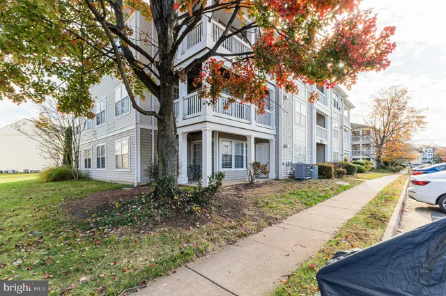 $320,000 | 8091 Lacy Drive, Unit 201, Manassas, VA 20109