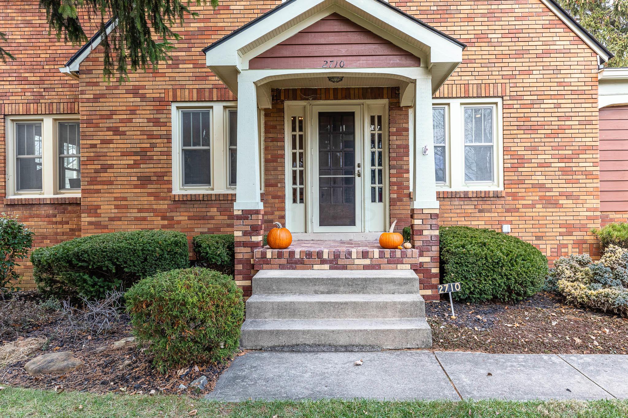 2710 Zollinger Road Columbus, OH 43221 - Photo 4 of 47