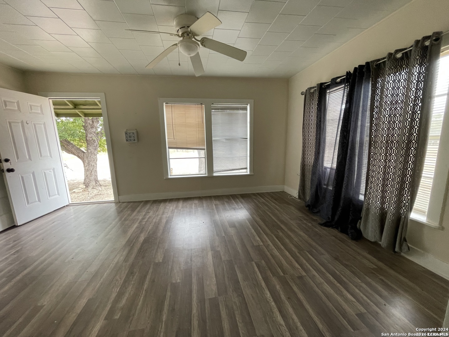 4235 Mickey Road San Antonio, TX 78223 - Photo 4 of 13