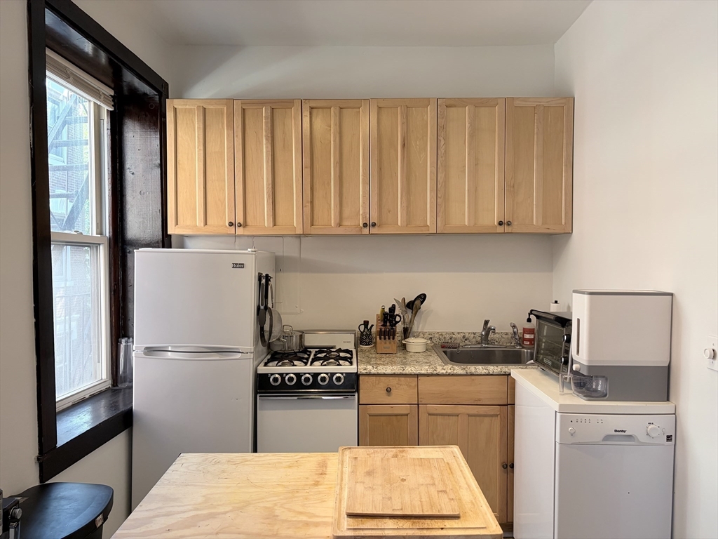 11 Unity Street, Unit 4 Boston, MA 02113 - Photo 6 of 22