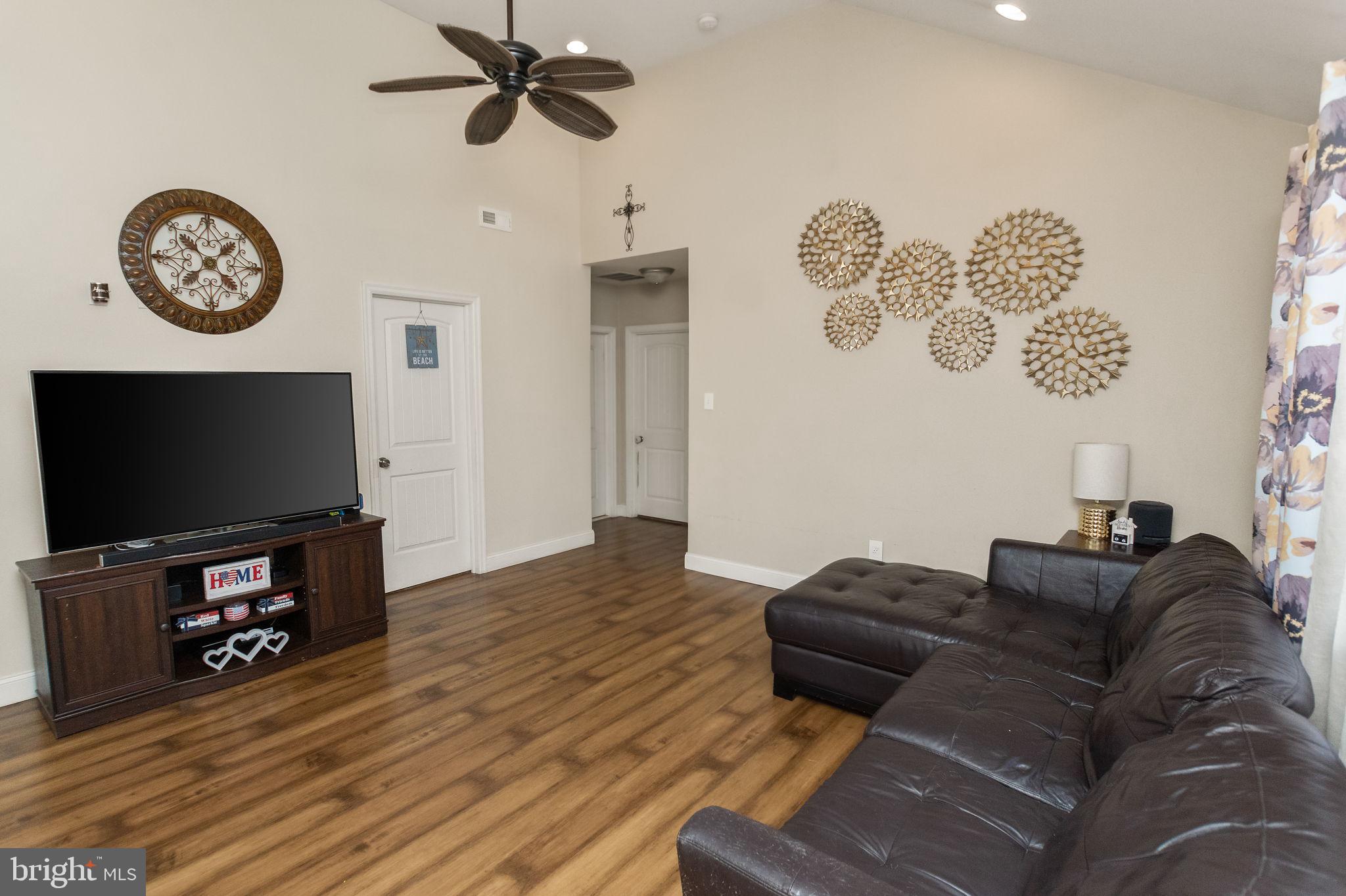 9210 Exeter Road Philadelphia, PA 19114 - Photo 8 of 18 Great room with volume ceilings