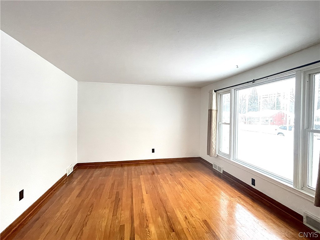 121 Wadsworth Road Clay, NY 13212 - Photo 4 of 32