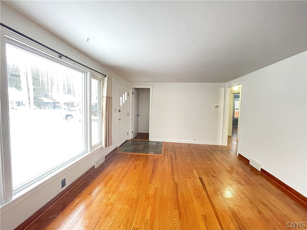 121 Wadsworth Road Clay, NY 13212 - Photo 5 of 32