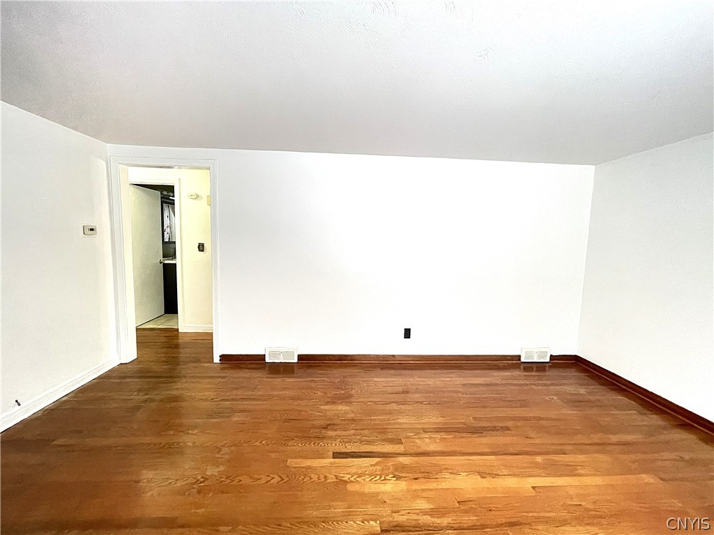 121 Wadsworth Road Clay, NY 13212 - Photo 6 of 32