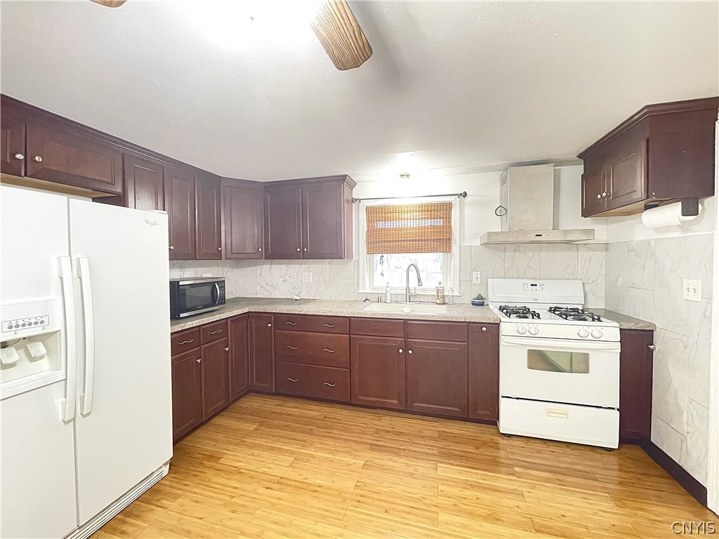 121 Wadsworth Road Clay, NY 13212 - Photo 9 of 32