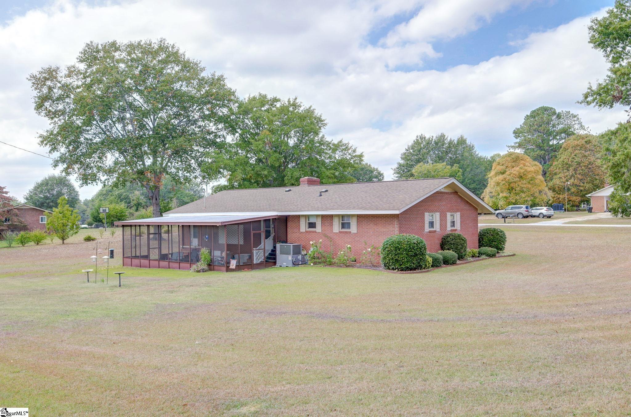 29 Ridge Drive Laurens, SC 29360 - Photo 16 of 36
