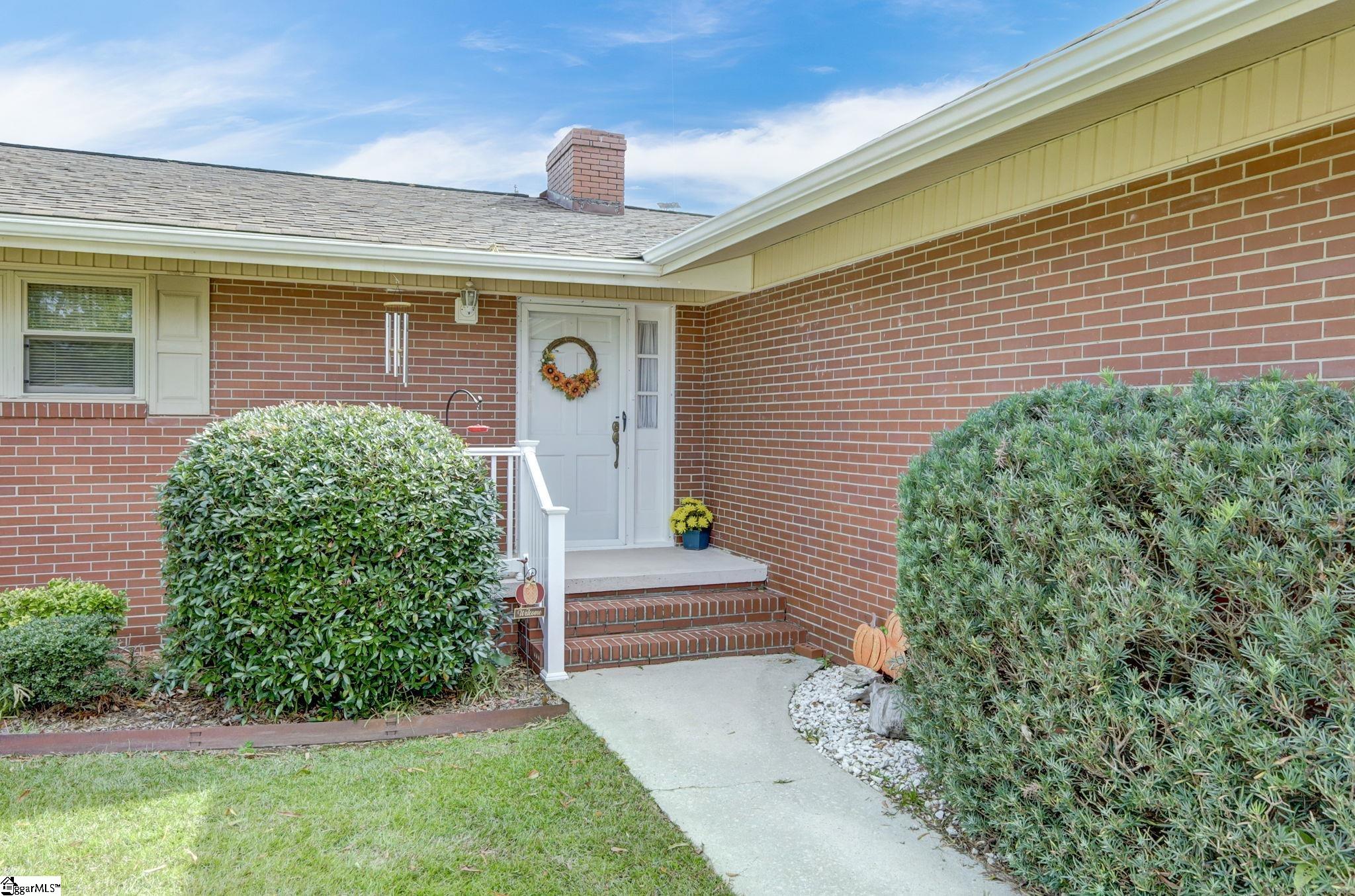 29 Ridge Drive Laurens, SC 29360 - Photo 3 of 36
