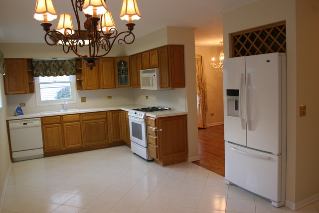 305 Old Hunt Road Fox River Grove, IL 60021 - Photo 4 of 10