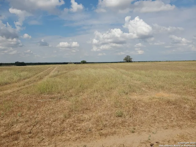 $80,000 | 7995 County Road 2400, Moore, TX 78057