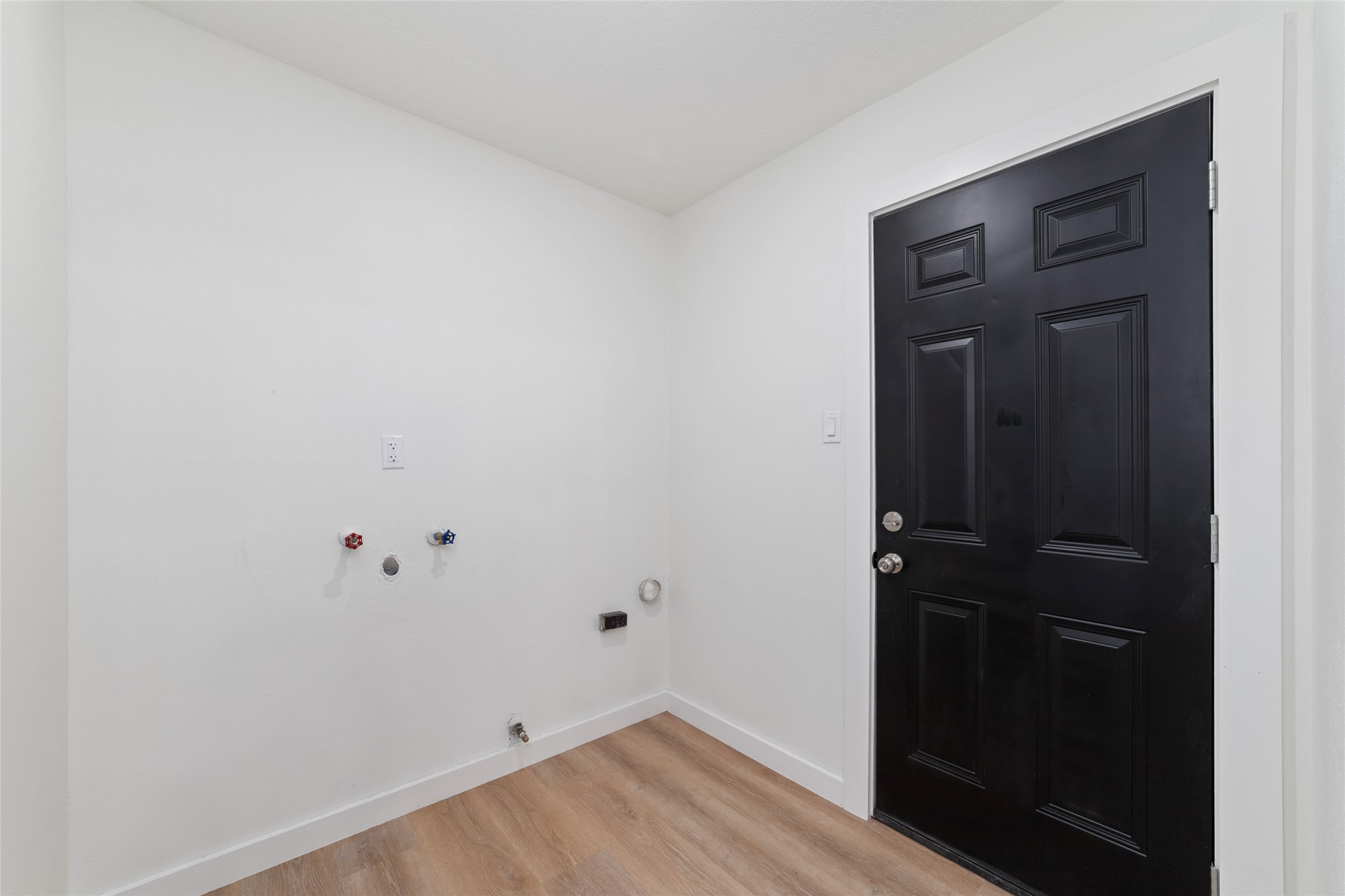 7910 Oak Moss Drive Spring, TX 77379 - Photo 25 of 38 Laundry room located inside the house.