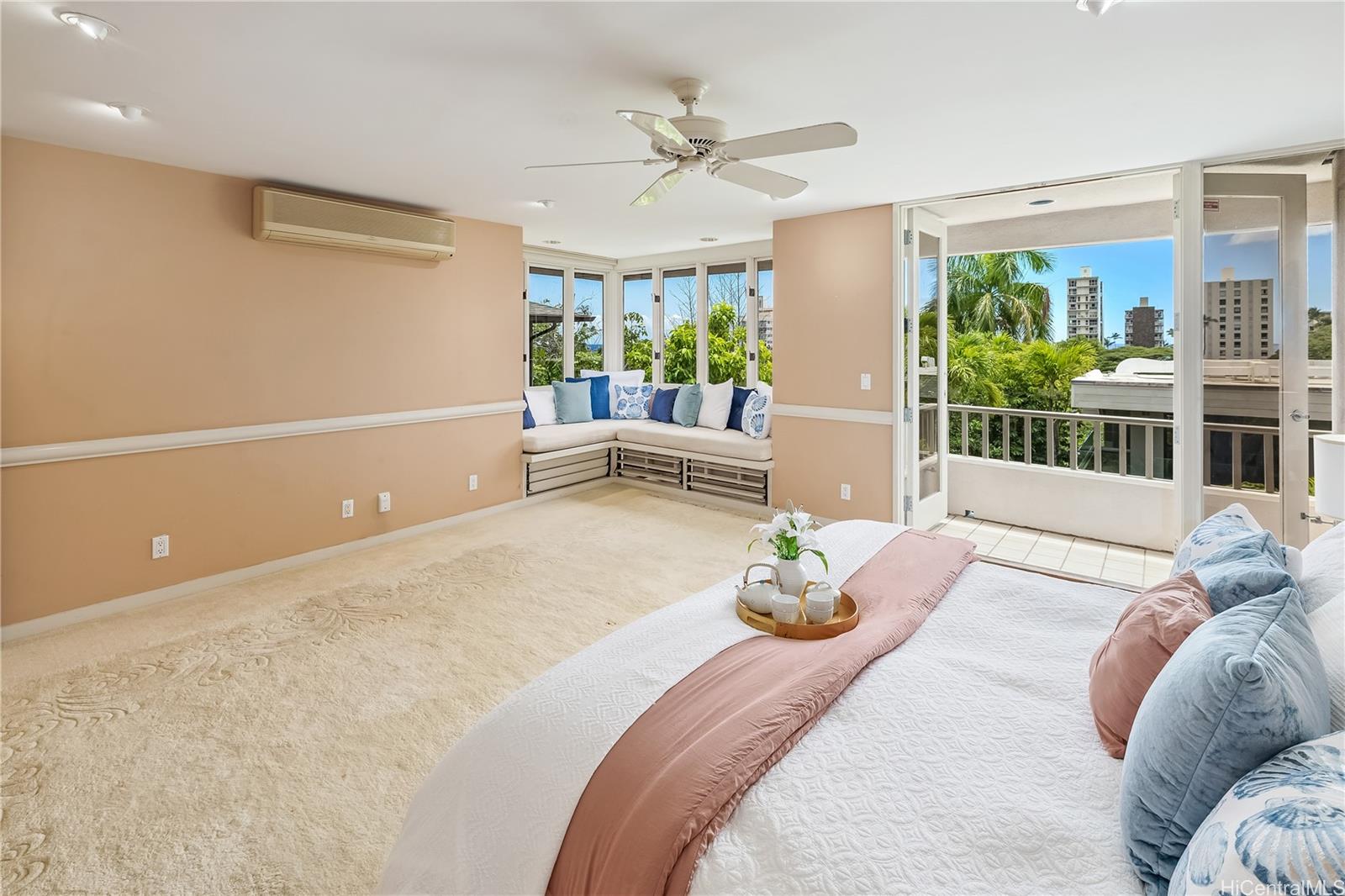 2929 Poni Moi Road, Unit 4 Honolulu, HI 96815 - Photo 16 of 25 a bedroom with furniture and a large window