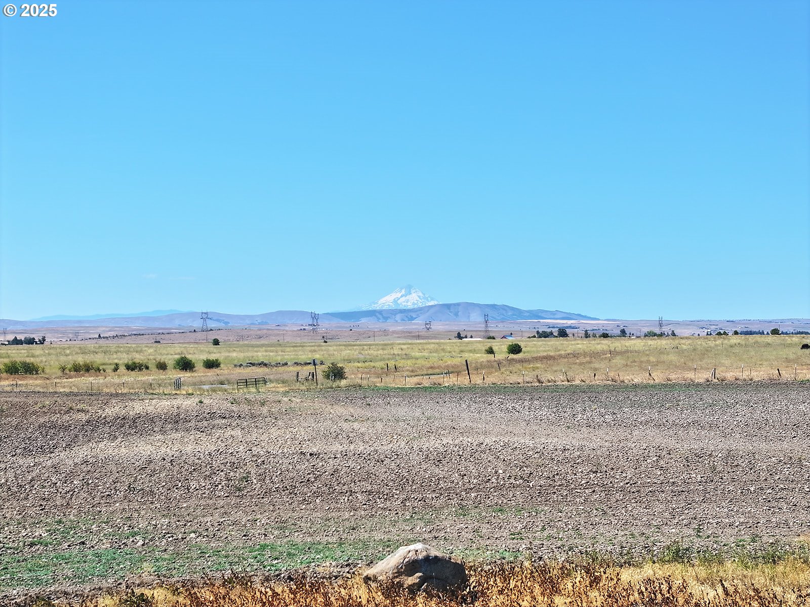 0 North Fairgrounds Road Goldendale, WA 98620 - Photo 25 of 48 a view of an ocean beach and a mountain