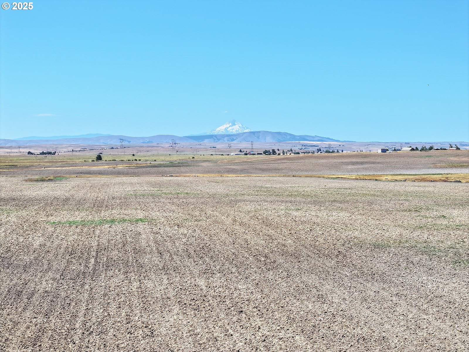 0 North Fairgrounds Road Goldendale, WA 98620 - Photo 4 of 48 a view of an ocean beach and mountain