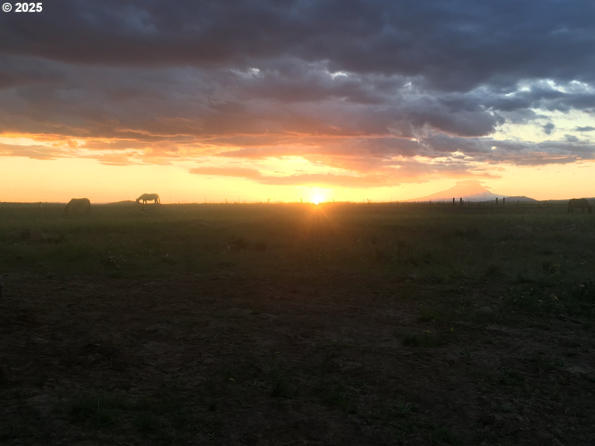 0 North Fairgrounds Road Goldendale, WA 98620 - Photo 10 of 48 a view of an ocean from a balcony