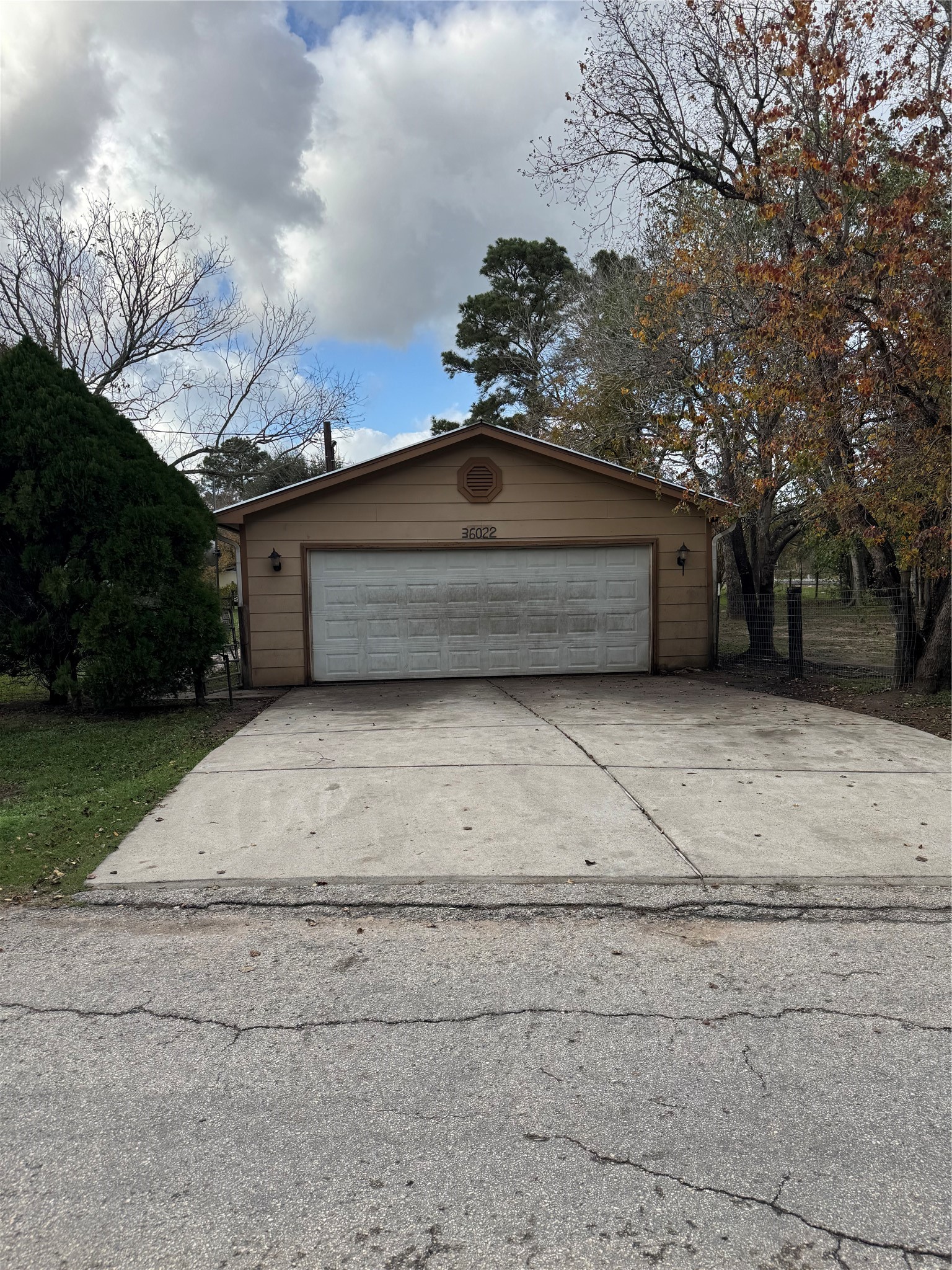 36022 Lomax Road Brookshire, TX 77423 - Photo 2 of 21