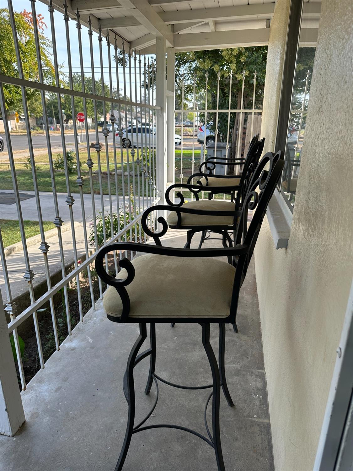 915 West Fountain Way Fresno, CA 93705 - Photo 3 of 20 a view of a chairs and table in patio